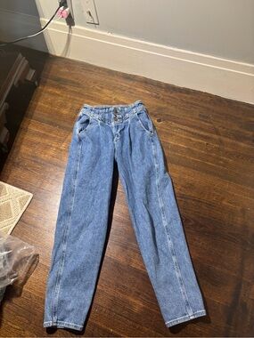 Hollister Ultra High-Rise 80s Mom Jeans Size 0R W24 L26